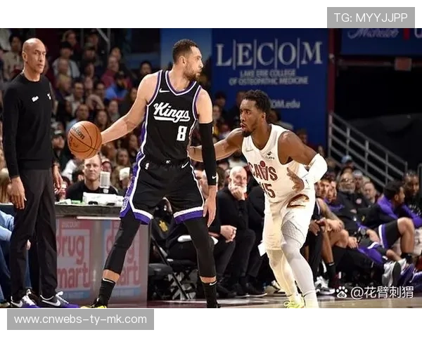 国王队拉文三分全中6投6中 外线火力助力胜利